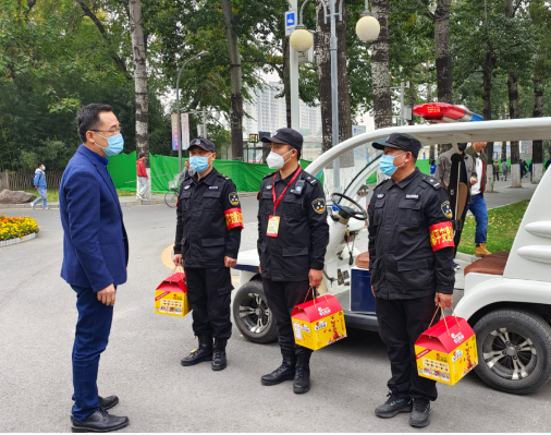 中国地质大学（北京）校领导慰问保安队