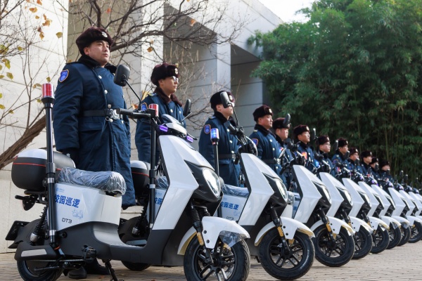 公司驻中国人民大学保安队接收巡逻车助力平安校园建设