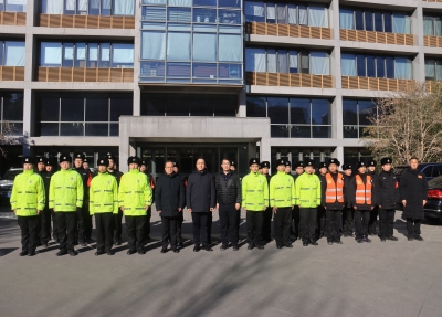 北京外国语大学校领导一行看望慰问文安分公司驻校保安中队