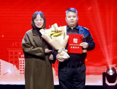 公司驻北京航空航天大学保安队中队长王海峰被评为第七届“感动北航”榜样人物
