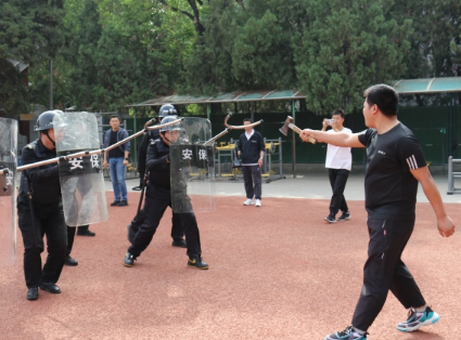 公司驻北京大学医学部保安队组织开展春训练兵活动